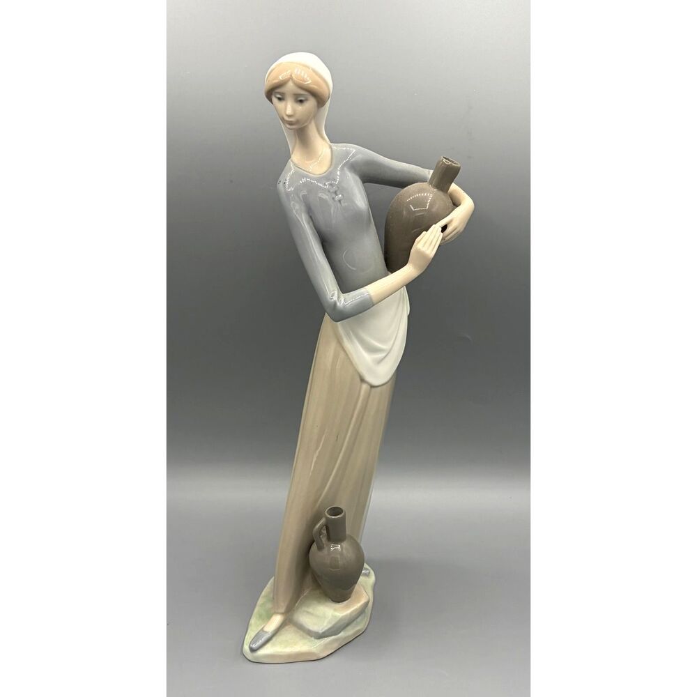 Lladró Porcelain Figurine "The Jug Carrier" #4875 by Fulgencio Garcia Retired